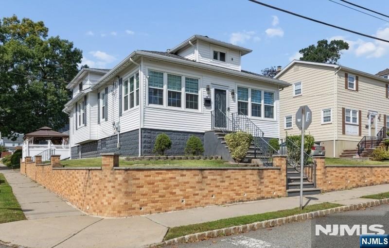33 Adelaide Street - Photo 2
