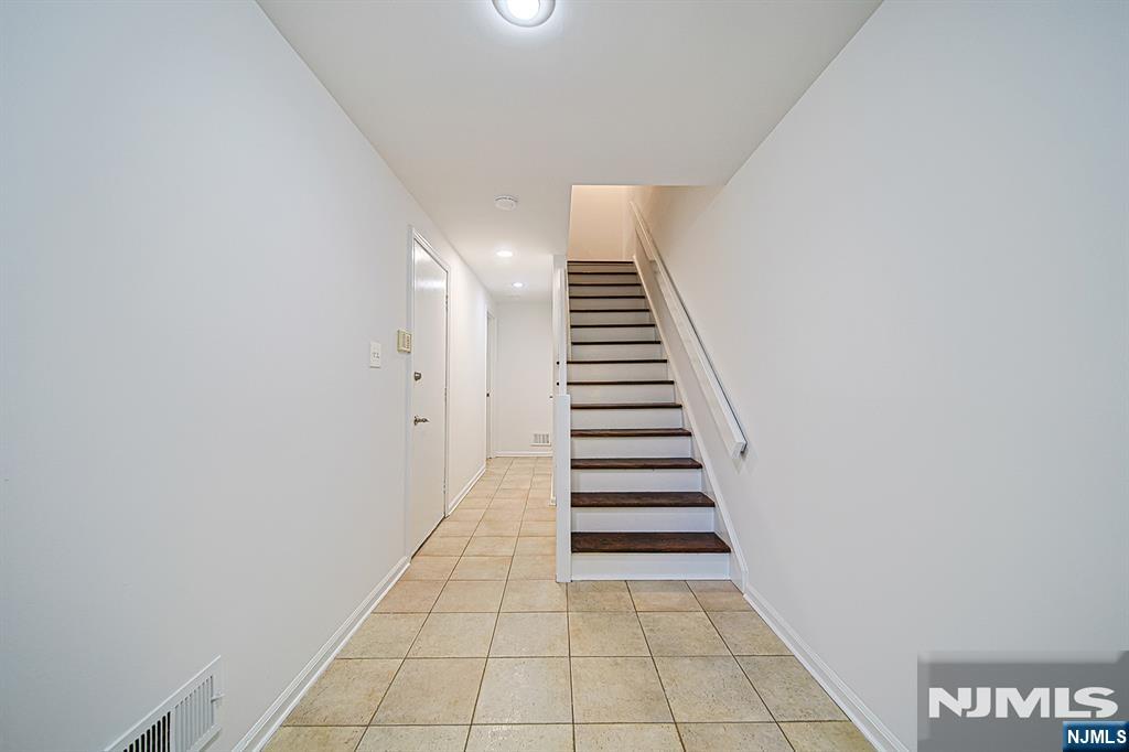 92 Meadowview Court - Photo 3