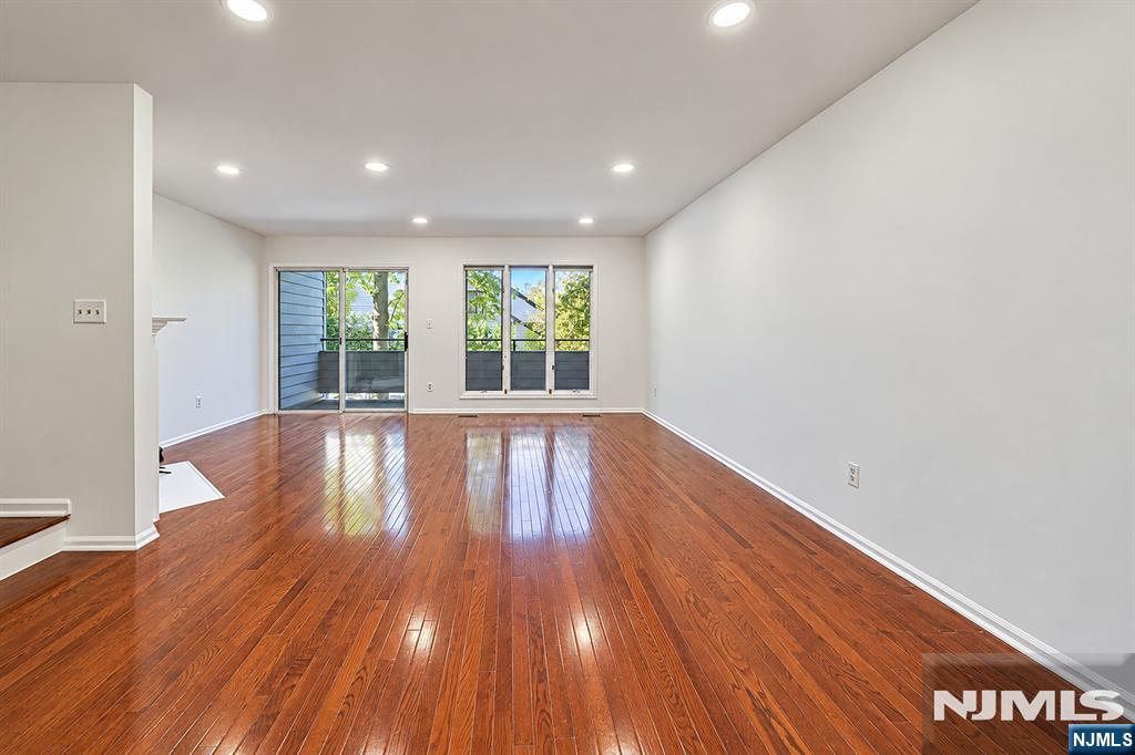 92 Meadowview Court - Photo 4