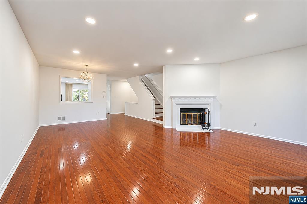 92 Meadowview Court - Photo 5