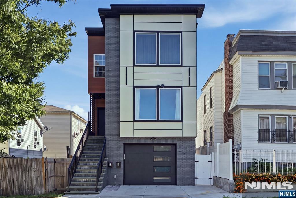 428 Peshine Avenue - Photo 1