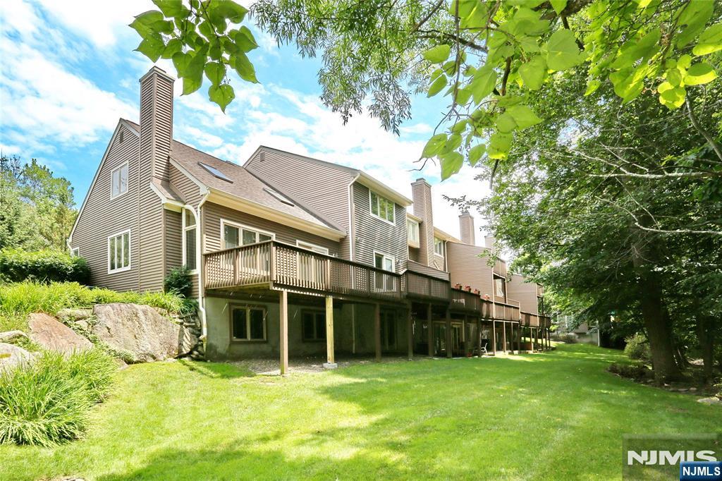 Photo 4 of Townhouse for sale at 255 Westervelt Ln, Mahwah, NJ 07430 | MLS# 26038338 | Listing updated on 2026-10-16