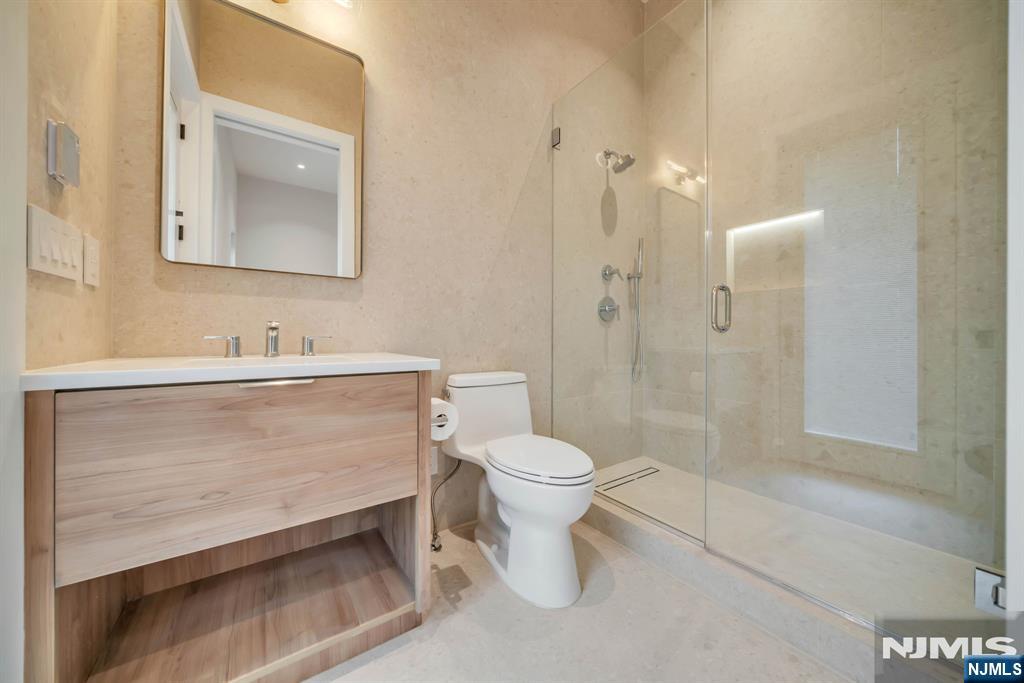 61 Mac Arthur Avenue — photo 15