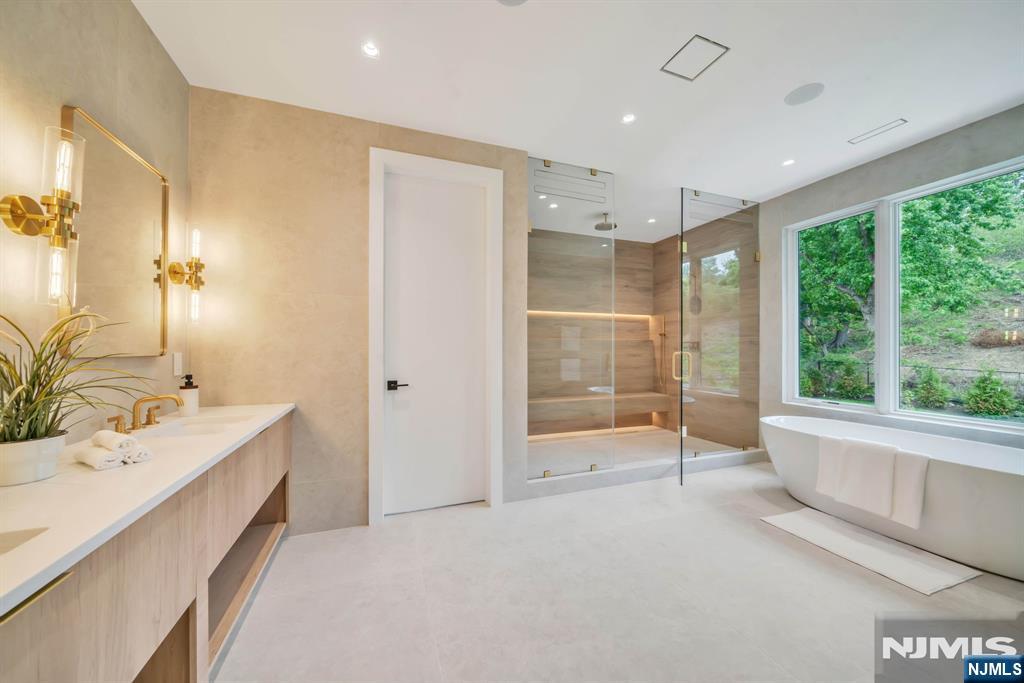 61 Mac Arthur Avenue — photo 19