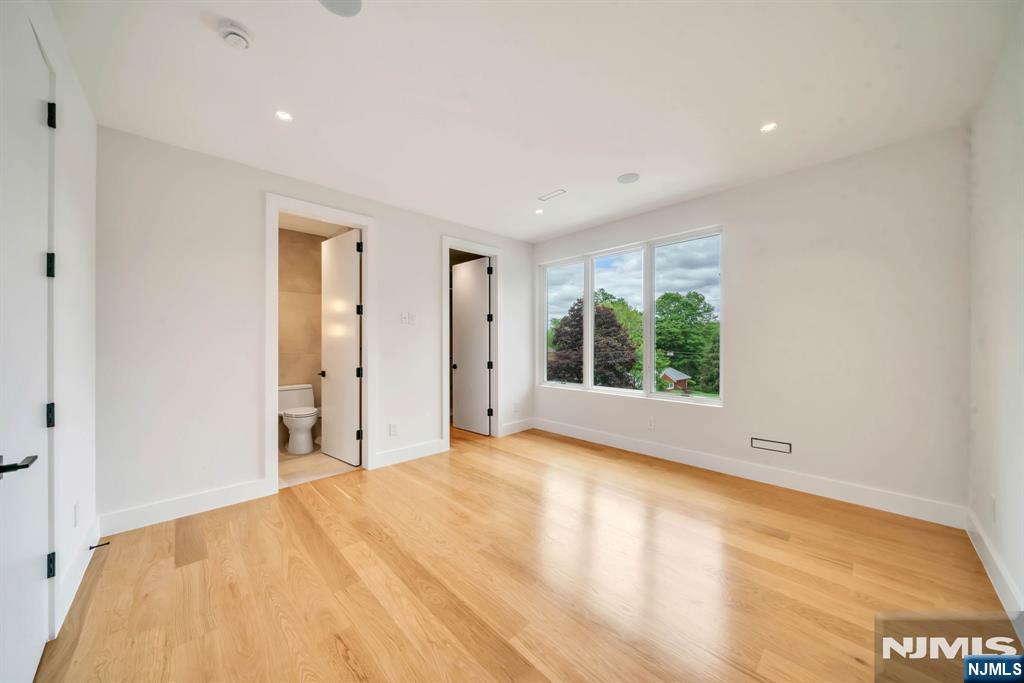 61 Mac Arthur Avenue — photo 24
