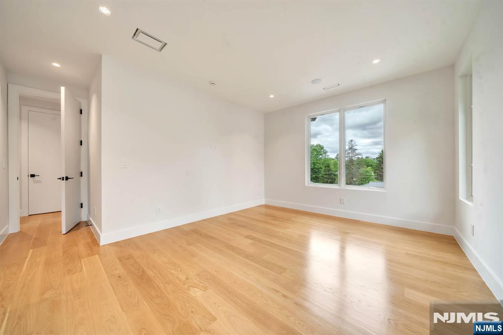 61 Mac Arthur Avenue — photo 26