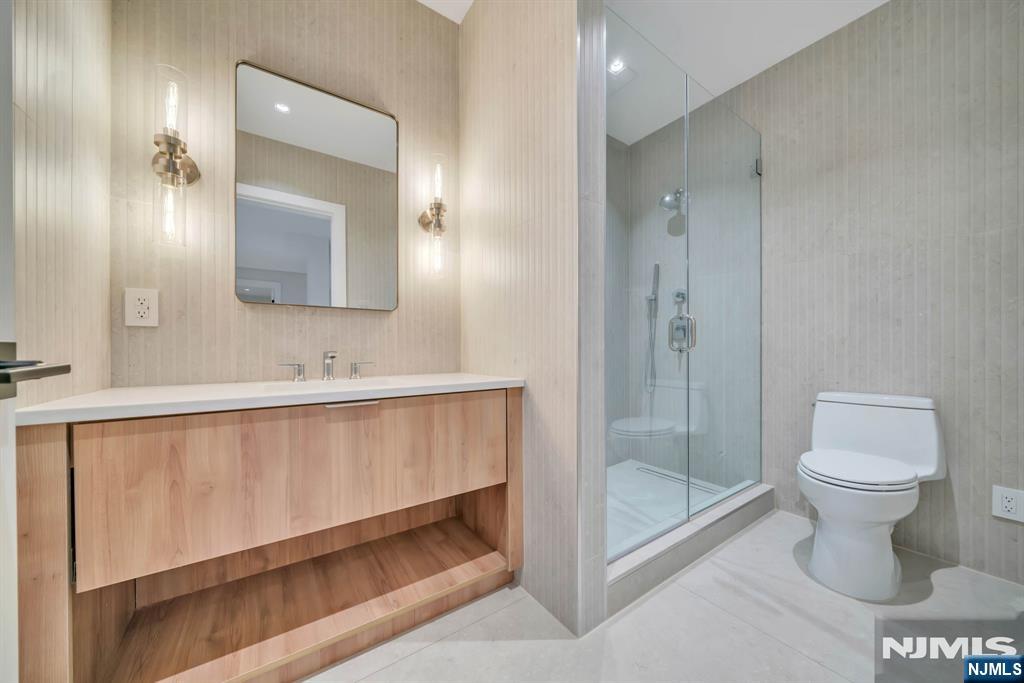 61 Mac Arthur Avenue — photo 29