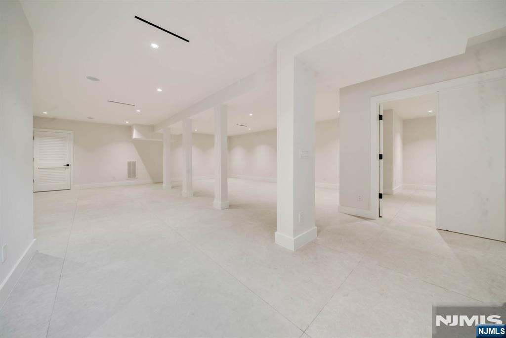 61 Mac Arthur Avenue — photo 30
