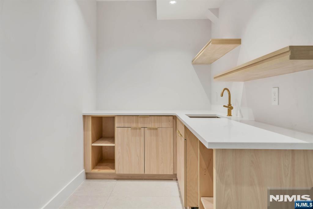 61 Mac Arthur Avenue — photo 31
