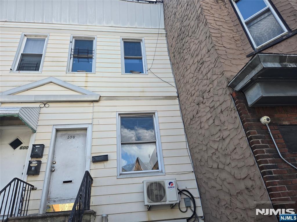 598 West Side Avenue - Photo 1