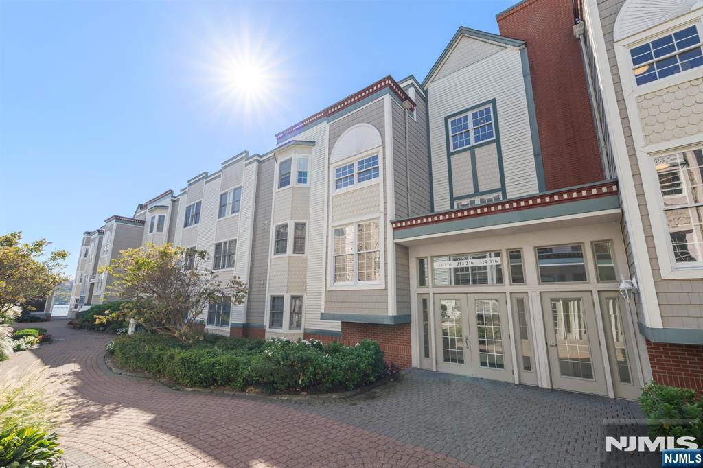 116 The Promenade - Photo 2