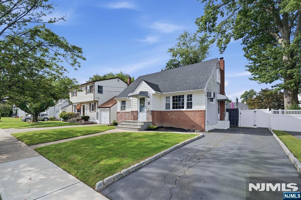50 Elizabeth Avenue - Photo 2