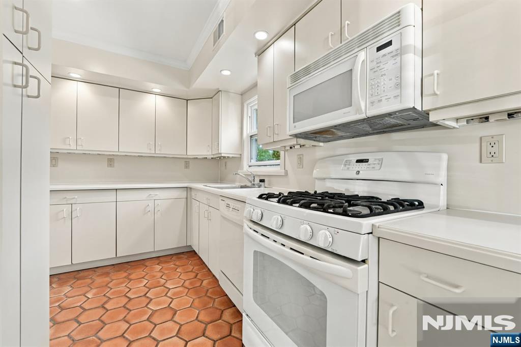 81 5th Street - Photo 5