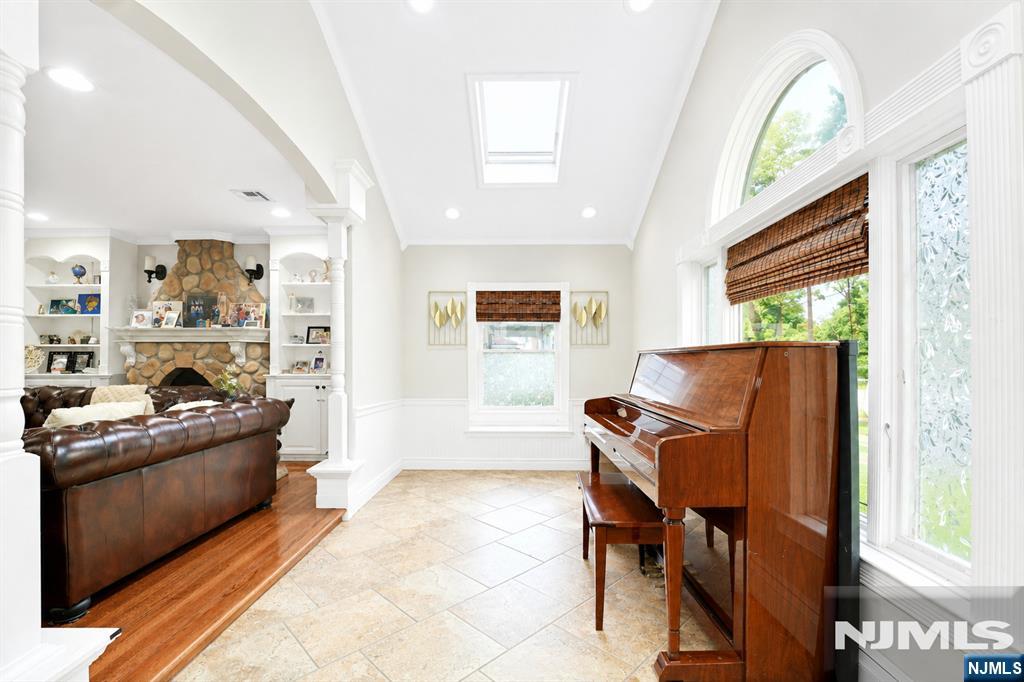 2319 Colonial Drive - Photo 3