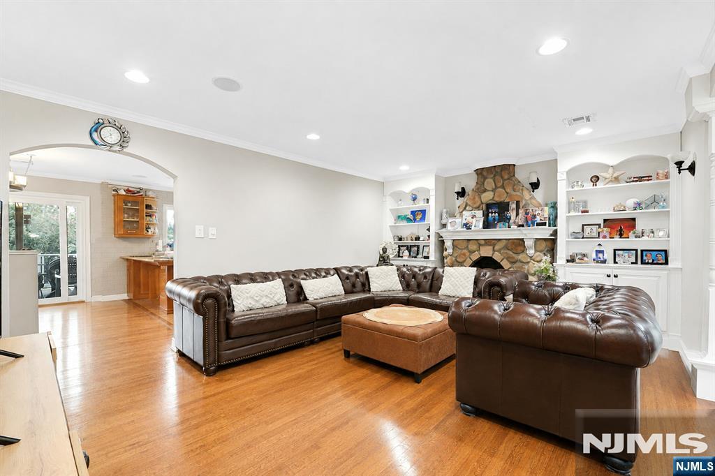 2319 Colonial Drive - Photo 4