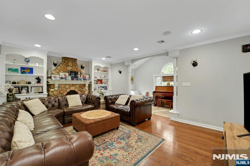2319 Colonial Drive - Photo 5