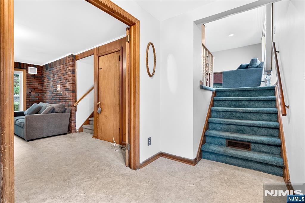 10 Hasbrouck Avenue - Photo 5