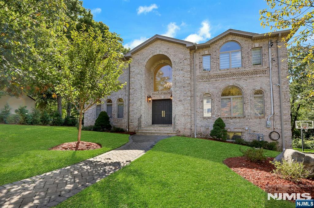 65 Ross Avenue - Photo 1