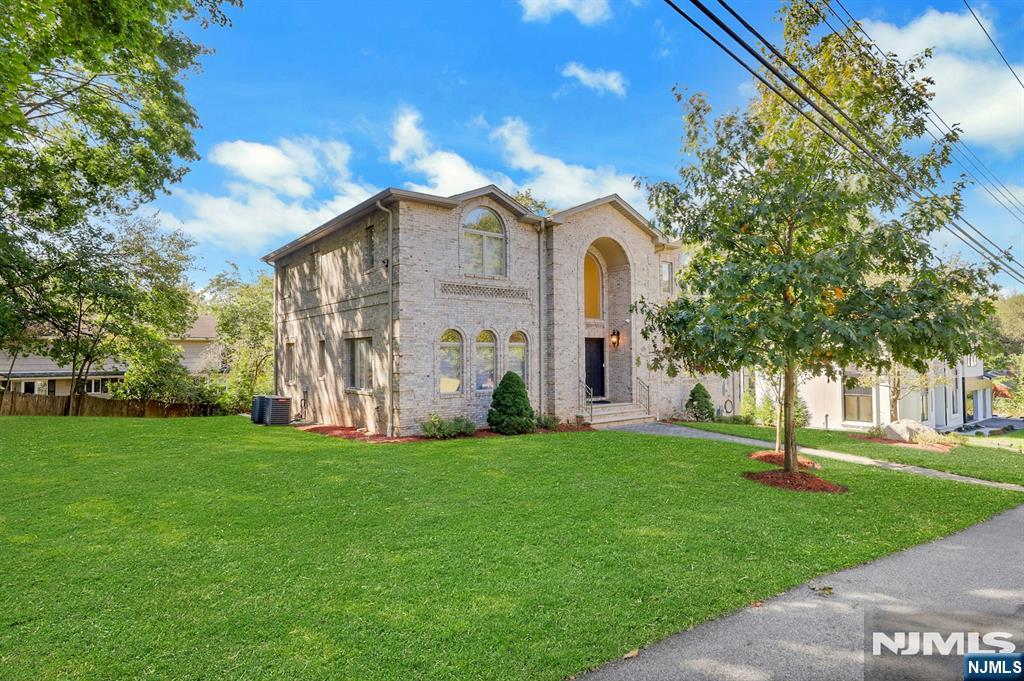 65 Ross Avenue - Photo 2