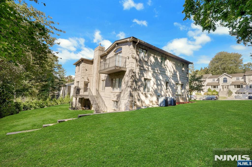 65 Ross Avenue - Photo 3