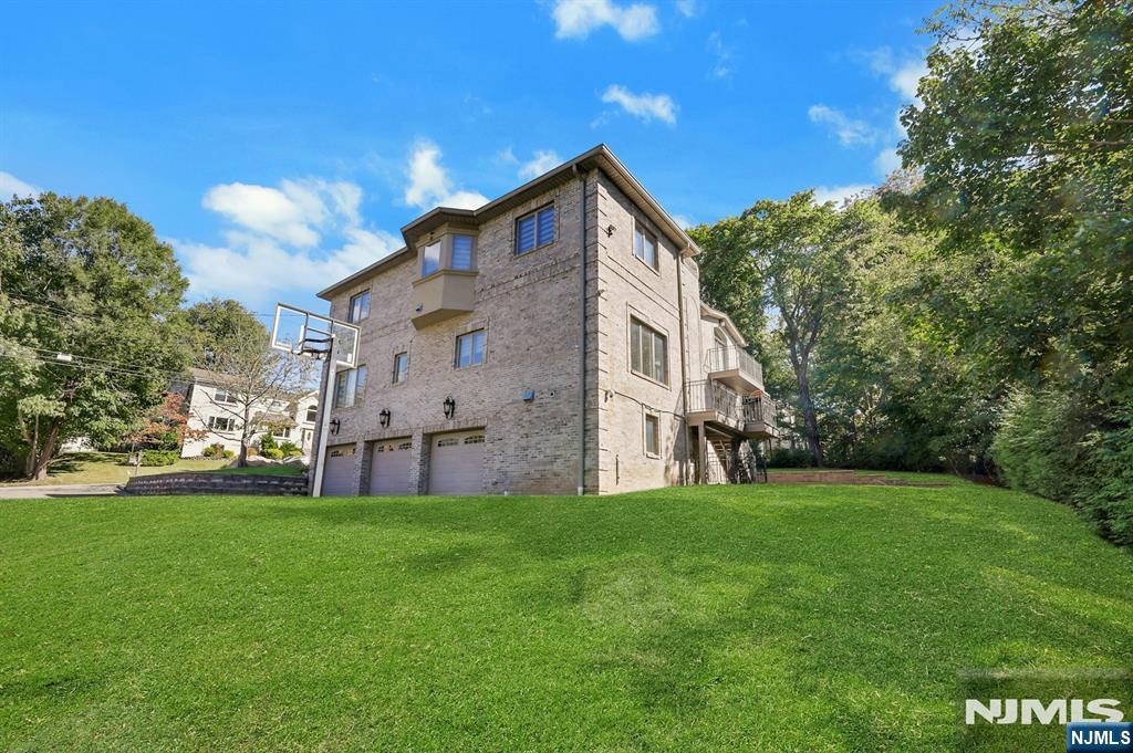 65 Ross Avenue - Photo 4