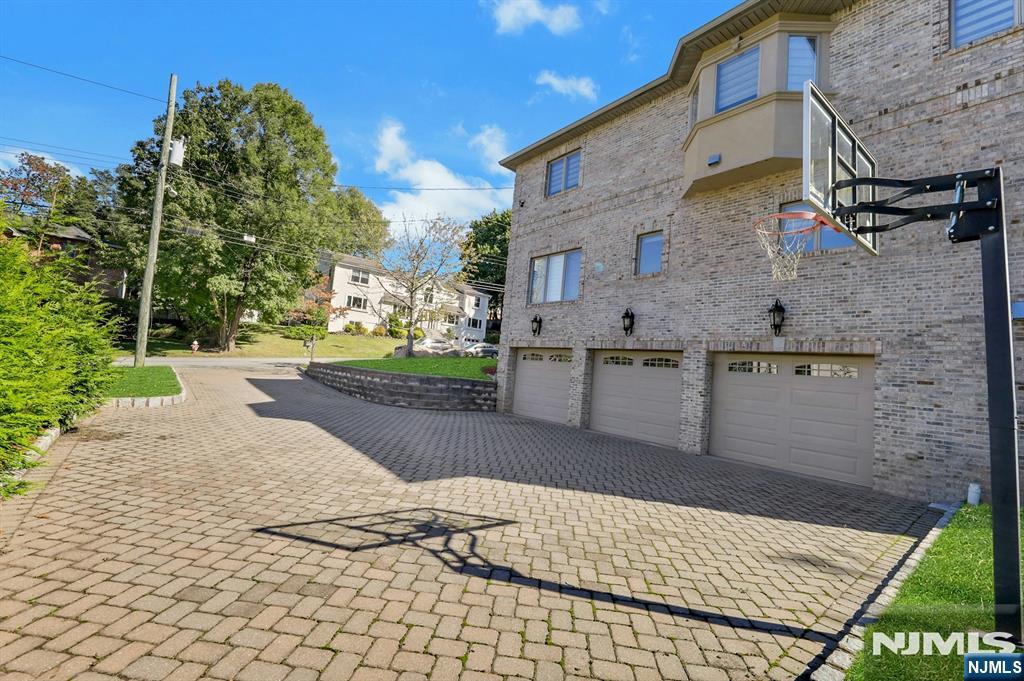 65 Ross Avenue - Photo 5