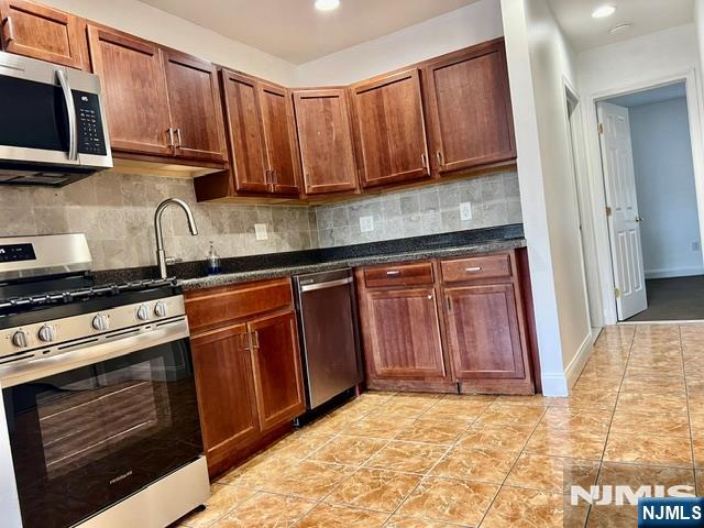 539 Anderson Avenue - Photo 3