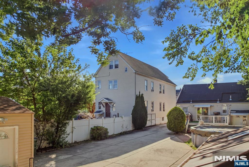 11 Raritan Avenue - Photo 4