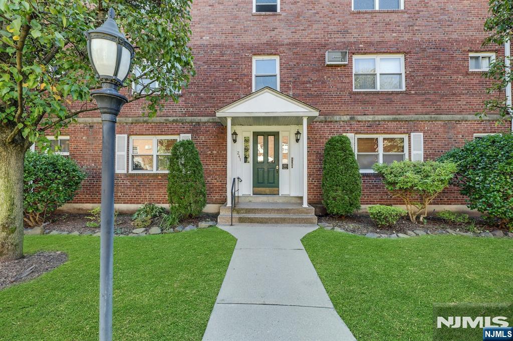 241 Johnson Avenue N4 - Photo 1