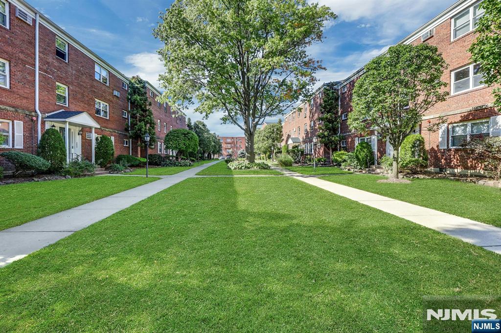 241 Johnson Avenue N4 - Photo 3