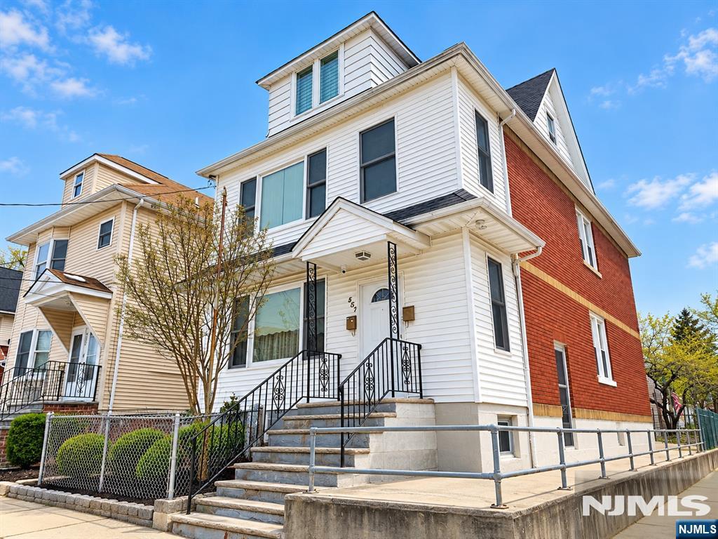 557 Gregory Avenue - Photo 1