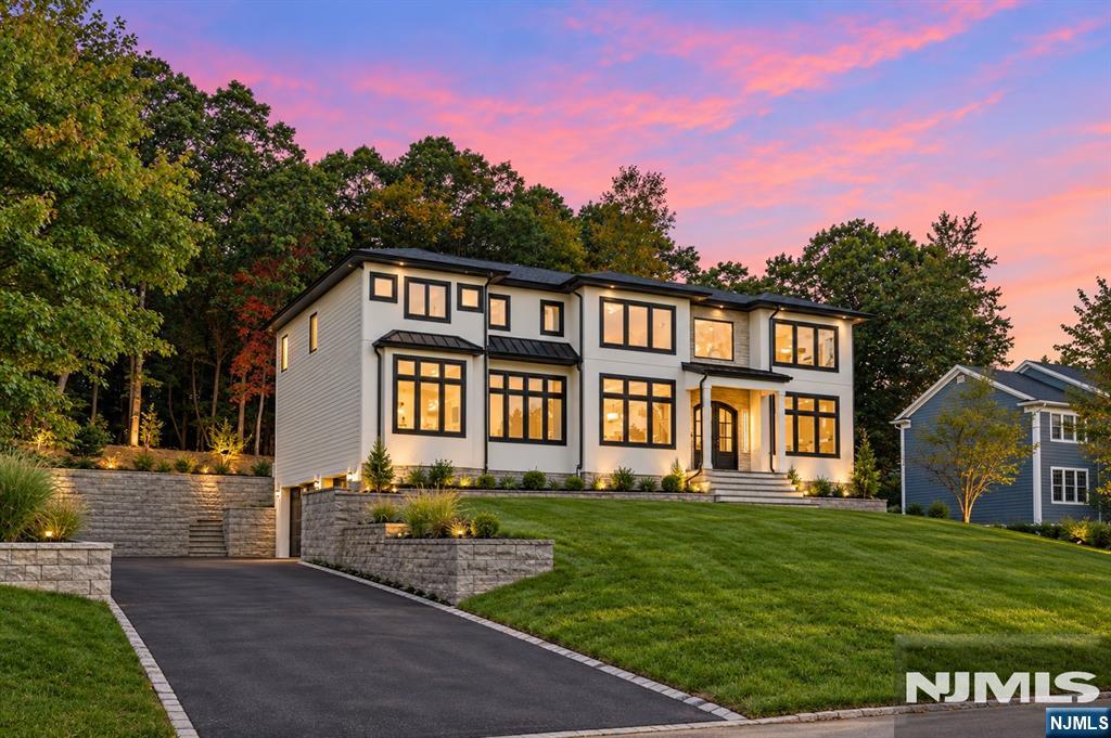 Photo 2 of Single family home for sale at 6 Cliffside Dr, Livingston, NJ 07039 | MLS# 26038477 | Listing updated on 2026-10-09
