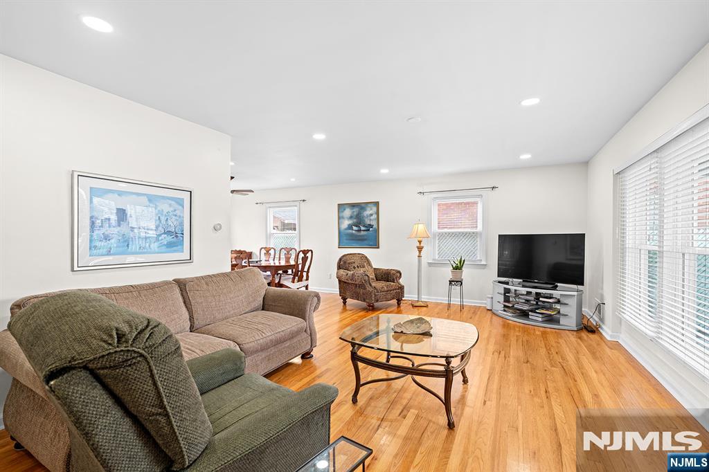 16 Pavonia Avenue - Photo 5