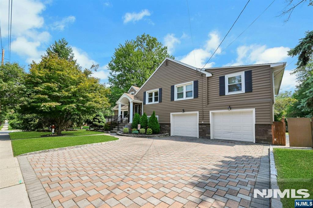 340 Graphic Boulevard - Photo 2