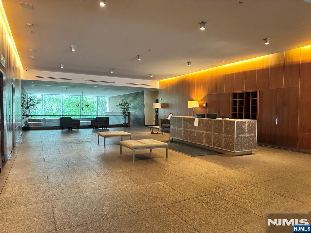1 Executive Drive B01 - Photo 1