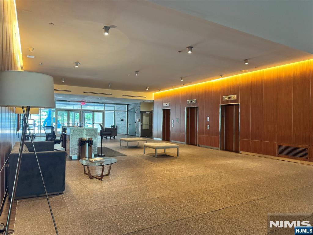 1 Executive Drive B01 - Photo 2
