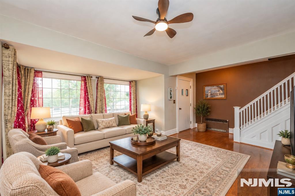 255 Pleasant Valley Way - Photo 4