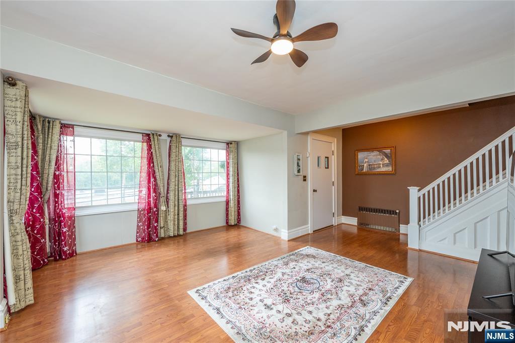 255 Pleasant Valley Way - Photo 5