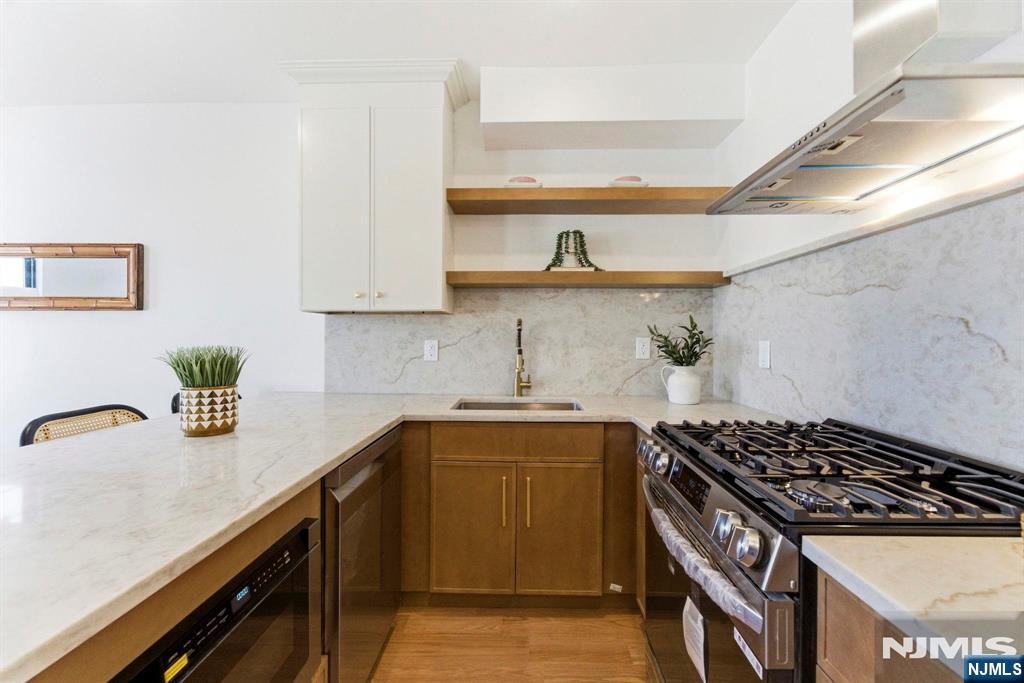 113 Oak Street 2 - Photo 2