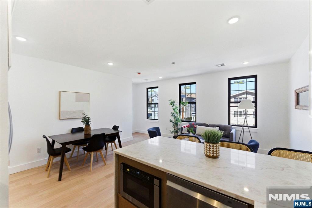 113 Oak Street 2 - Photo 3