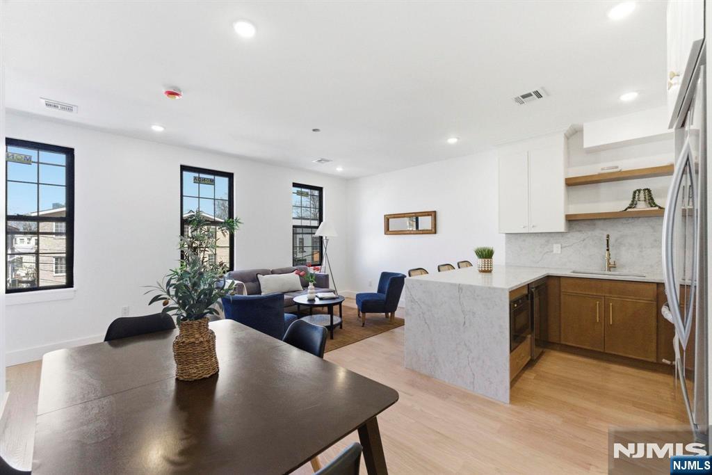 113 Oak Street 2 - Photo 4