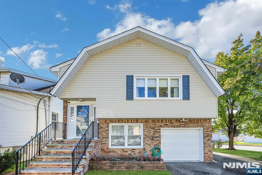 470 Victor Street - Photo 2