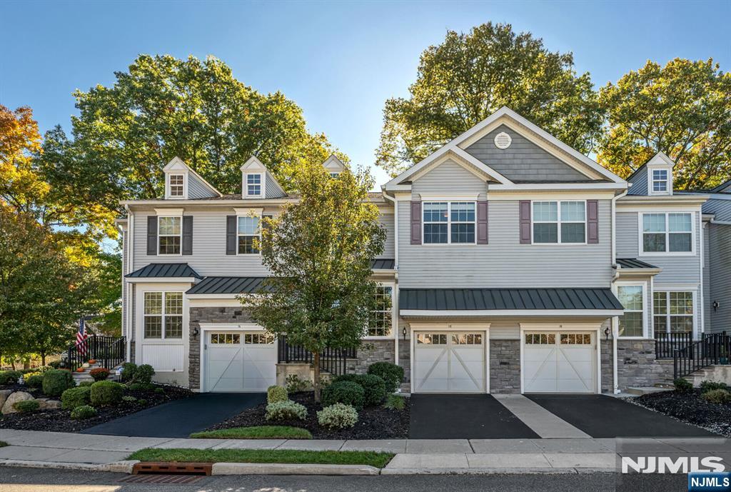 16  Pineview Drive , Waldwick, NJ, 07463