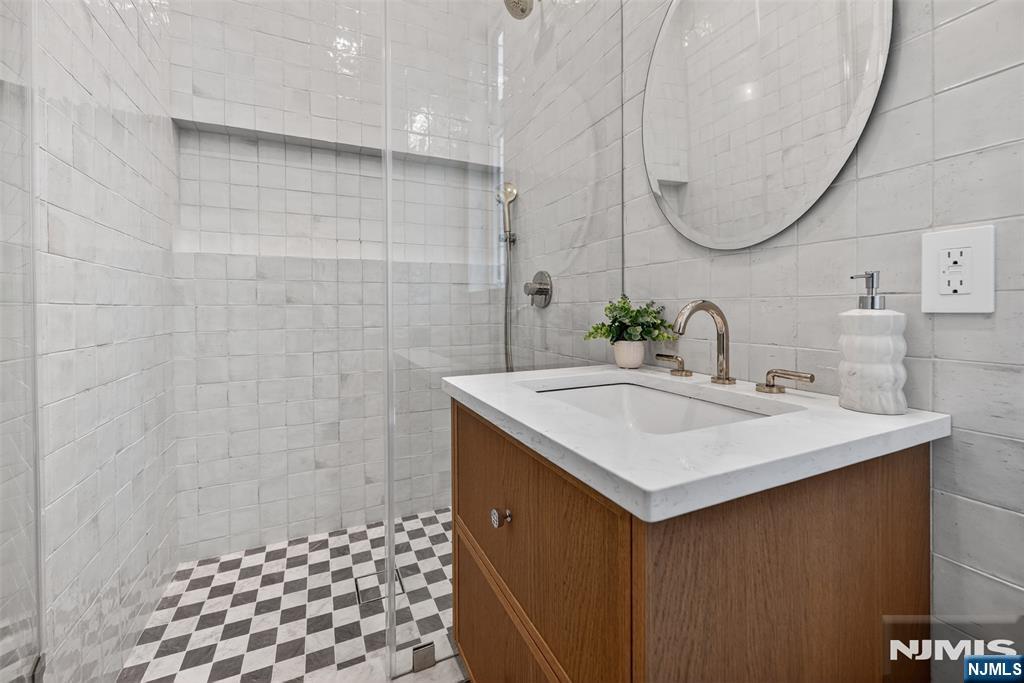 26 Collins Avenue — photo 22