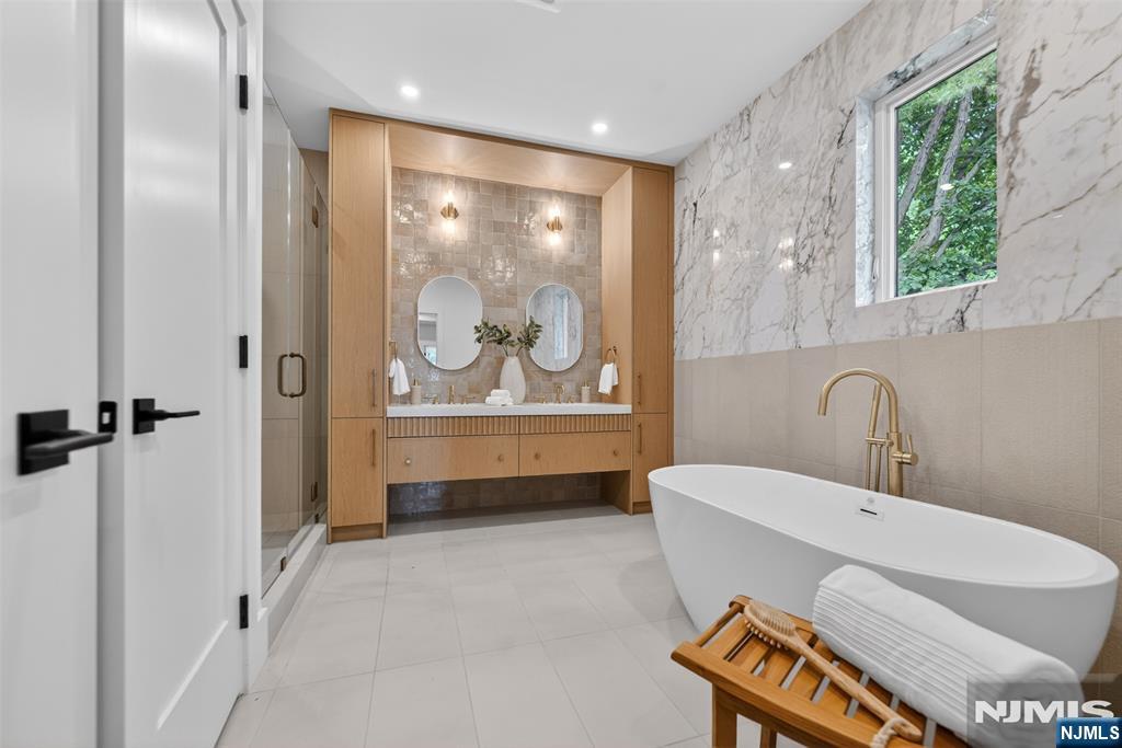 26 Collins Avenue — photo 27