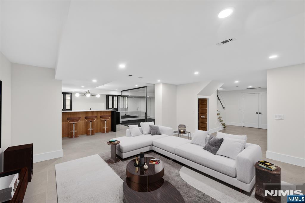 26 Collins Avenue — photo 37