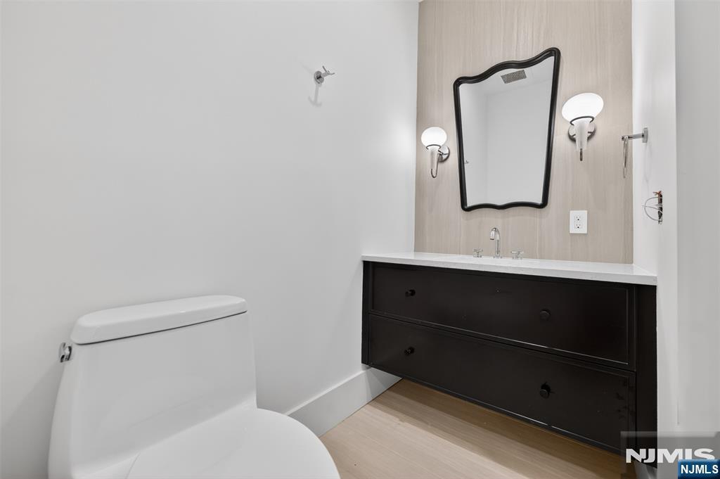 26 Collins Avenue — photo 42