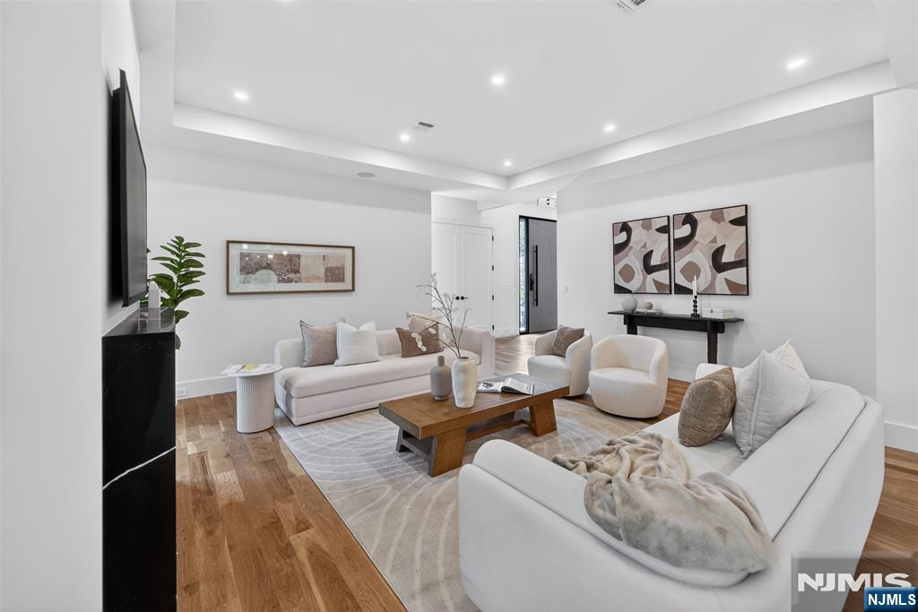 26 Collins Avenue — photo 8