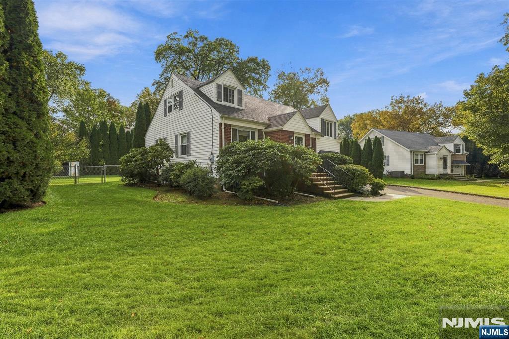 55 Monmouth Road - Photo 2