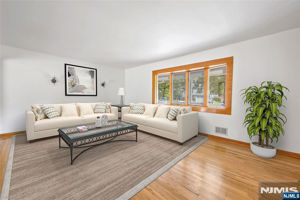 Photo 4 of House for sale at 87 Calumet Ave, Oakland, NJ 07436 | MLS# 26038712 | Listing updated on 2026-10-16